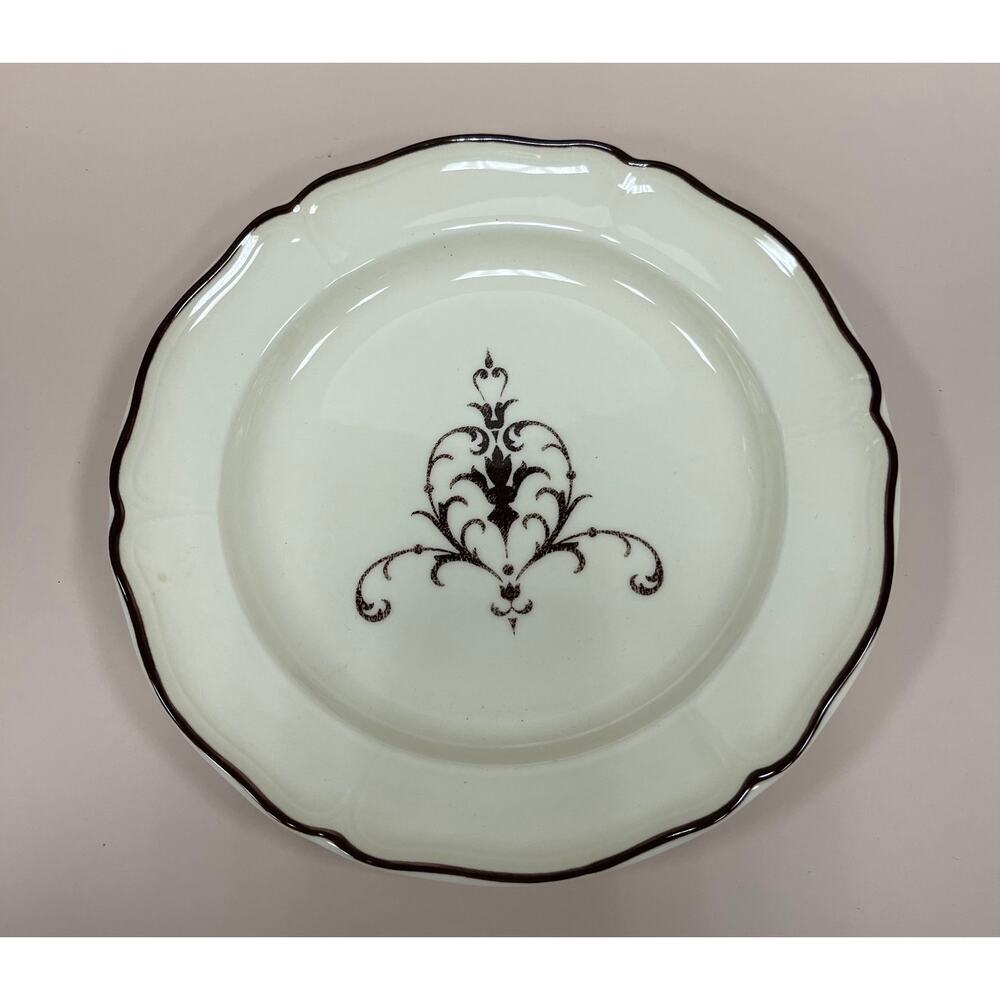 Wedgwood Queen's Ware Queen's Filigree Plate. KK412